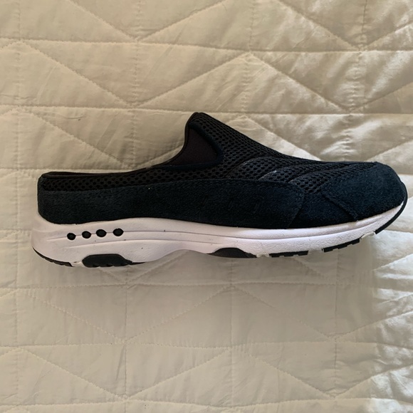 Easy Spirit Travel Time Clogs in Navy, size 9 Women - Picture 3 of 5